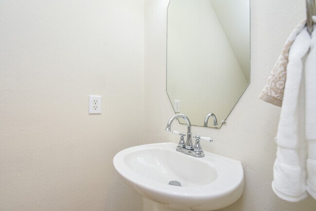 Building Photo - 6 S Burberry Park Cir