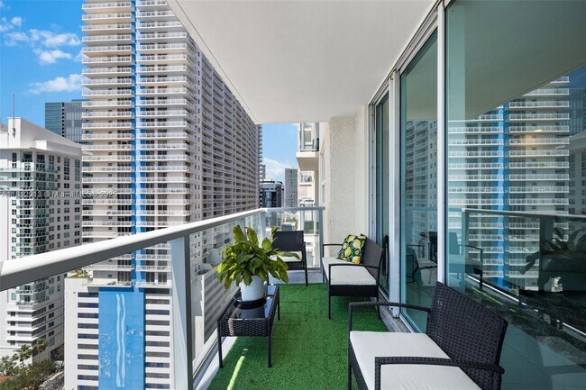 Building Photo - 1155 Brickell Bay Dr