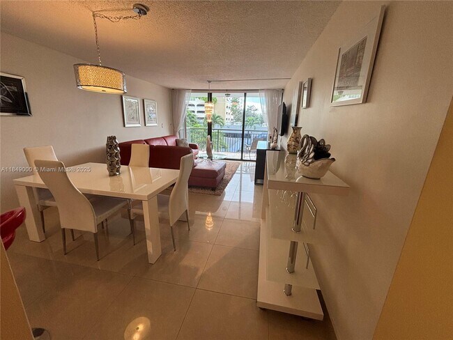 Building Photo - 3031 N Ocean Blvd