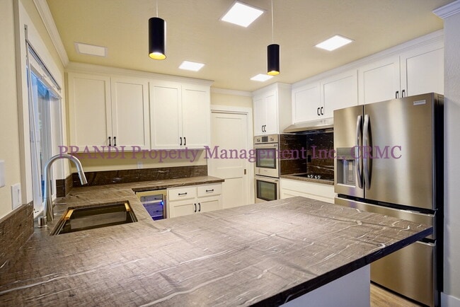 Building Photo - Beautifully Renovated Home in the Heart of...