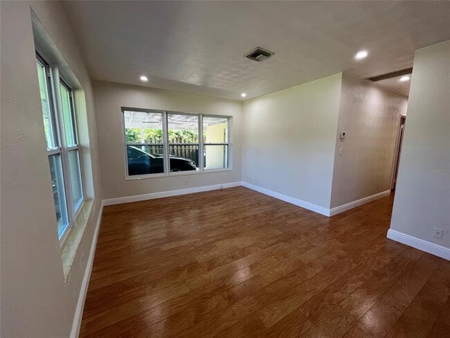 Building Photo - 1636 NE 18th St