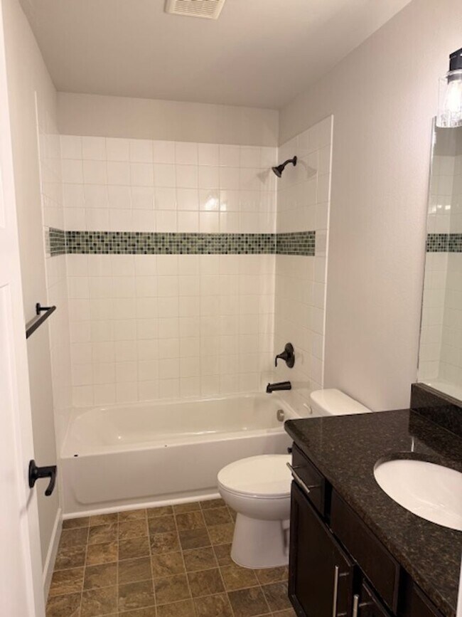 Building Photo - 3 Bedroom South Anchorage Townhouse! Utilities Included!