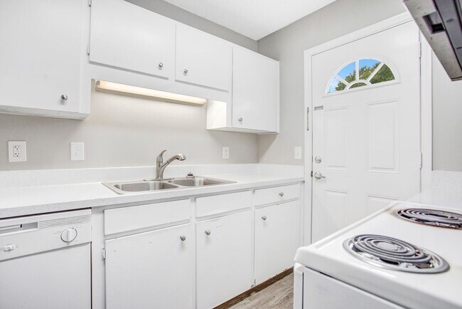 Interior Photo - The Henry Apartments | 1 & 2 Bedroom Apart...