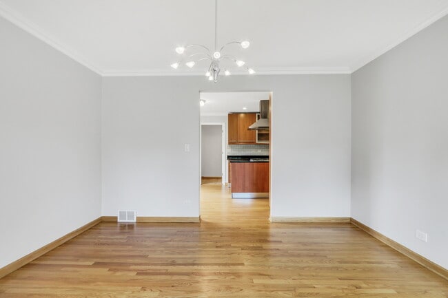 Building Photo - 1206 Lynn Terrace