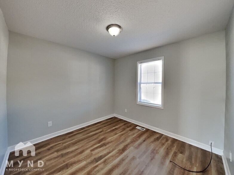 Building Photo - 32 Winesap Ln
