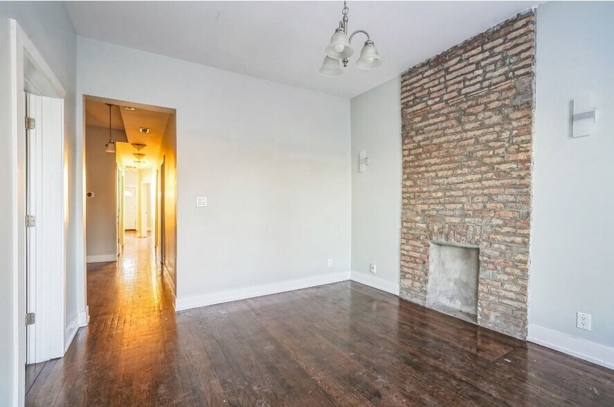 Primary Photo - 6434 S Eberhart Ave