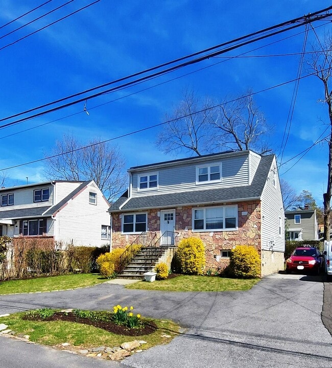 Building Photo - 112 Cabot Ave
