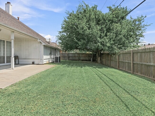 Building Photo - 2107 Ave K