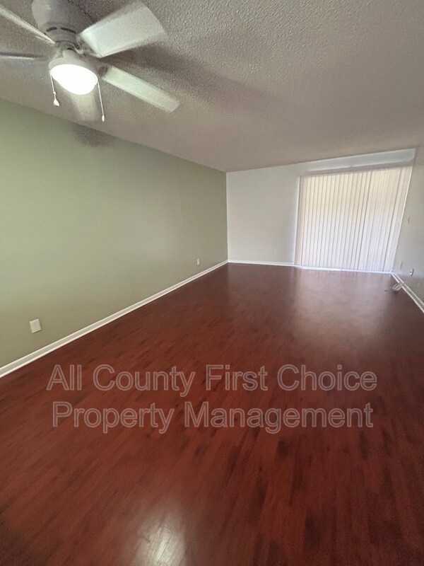 Building Photo - 215 Valencia Blvd