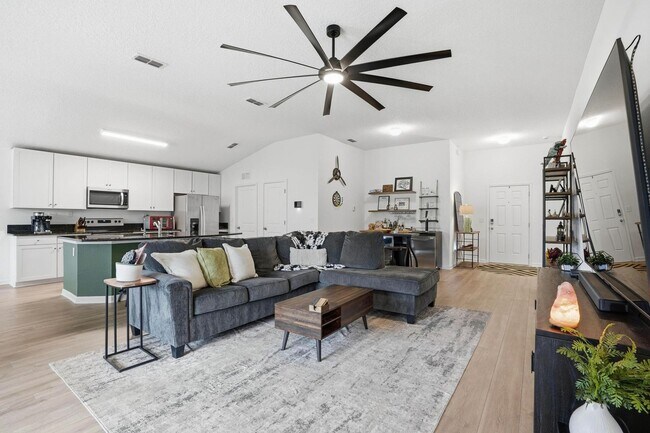 Building Photo - 5043 Big Pine Dr