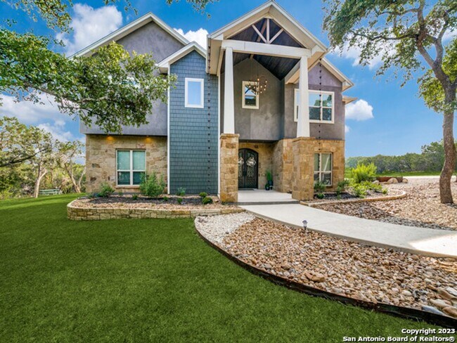 Building Photo - 5 Bedroom/3.5 Bathroom Home in the Ensenad...