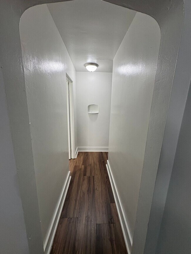 Building Photo - 1304 Decker Ave