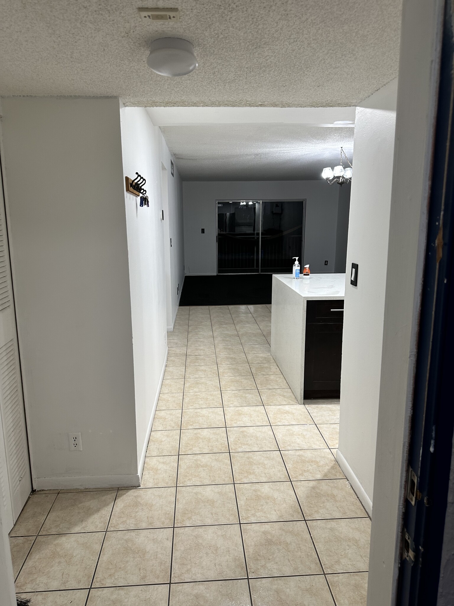 Building Photo - 2980 Riverside Dr