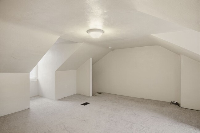 Building Photo - Charming 3-Bedroom Pittsburgh Home with Spacious Yard and Classic Porch