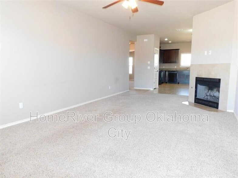 Building Photo - 1324 Eagle Dr