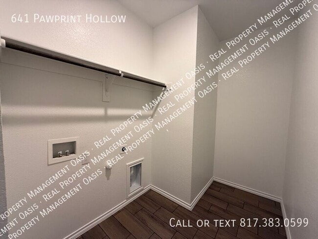 Building Photo - 641 Pawprint Holw