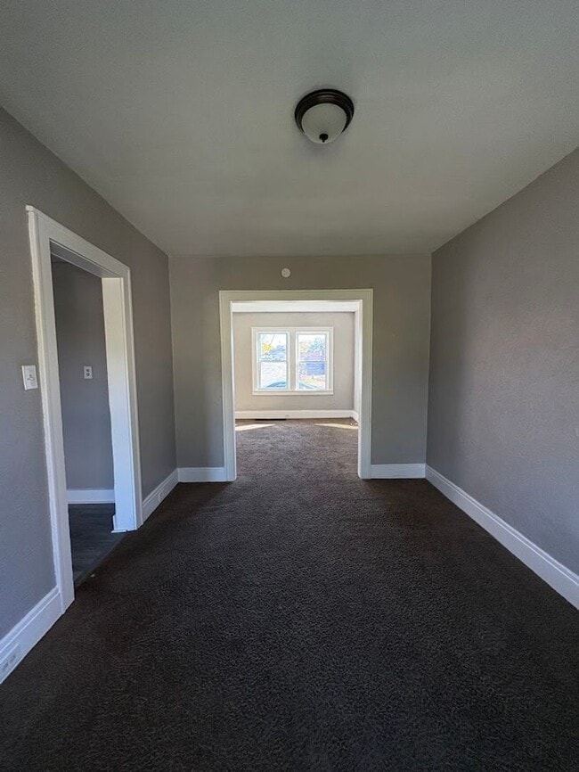 Building Photo - Three bedroom one bathroom townhouse for rent