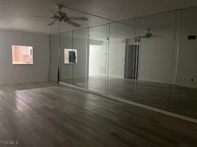 Building Photo - 12498 Riverside Dr