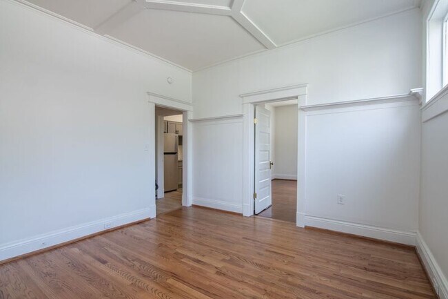 Building Photo - 1215 15th Ave S