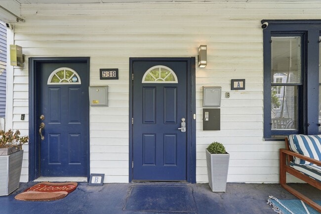 Building Photo - 538 E Waldburg St
