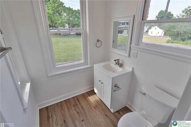 Building Photo - 1660 Main St