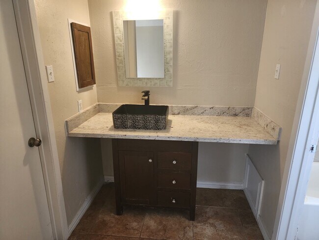 Building Photo - 715 Beechbend Dr