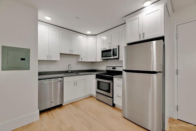 Building Photo - 422 Cole St