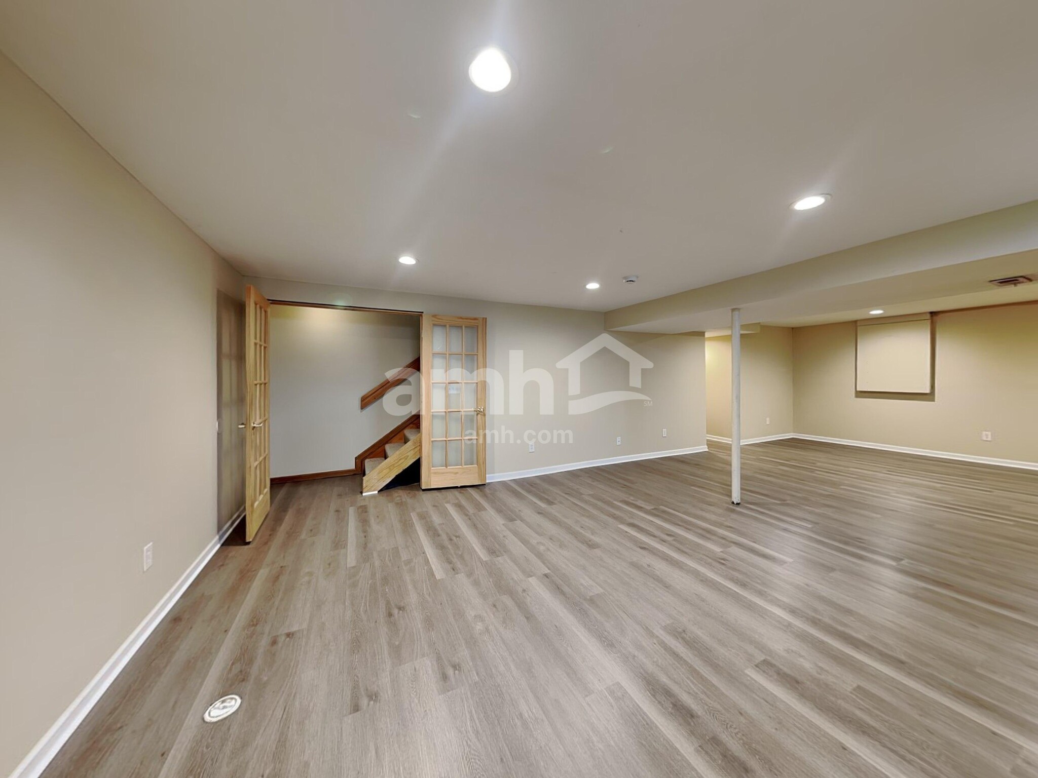 Building Photo - 555 Allis Pl E
