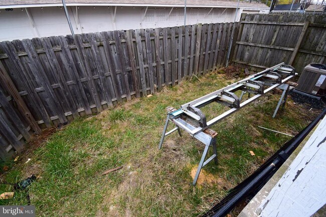 Building Photo - 207 Paxson Ave