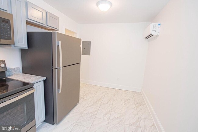 Building Photo - 308 N Division St