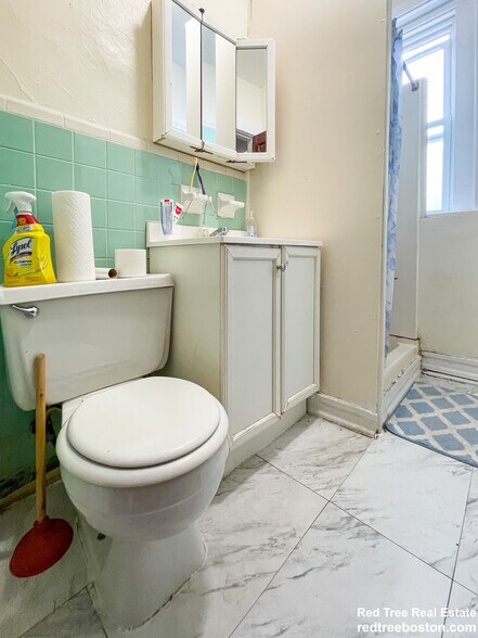 Building Photo - 244 Kelton St