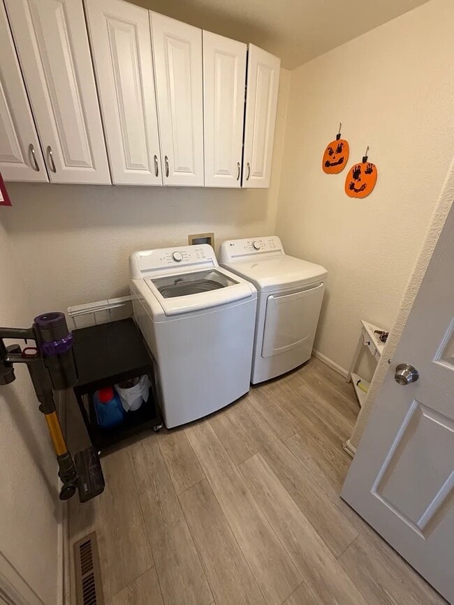 Building Photo - 9804 Grove St