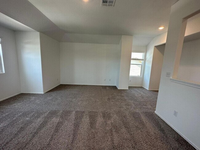 Building Photo - 425 Salt Springs Rd