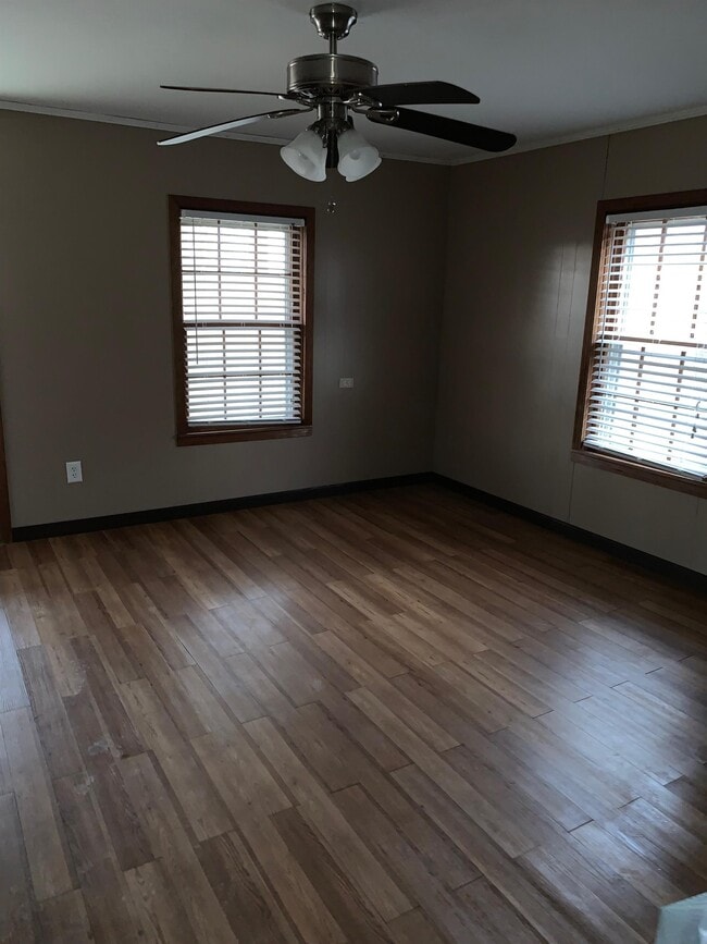 Building Photo - 3558 Main St