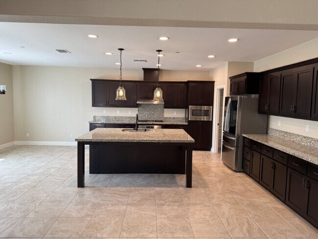 Building Photo - Newer Modern 4 Bedroom 3.5 Bath w/ Bedroom...