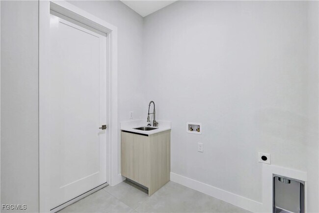 Building Photo - 3366 72nd Ave NE