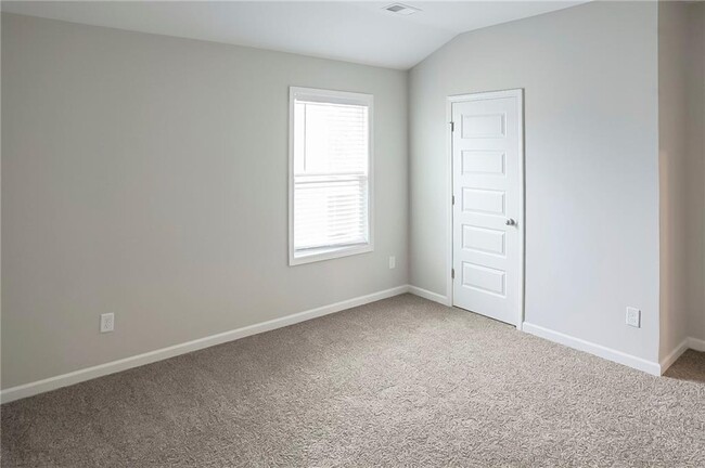 Building Photo - 1150 Red Bud Cir