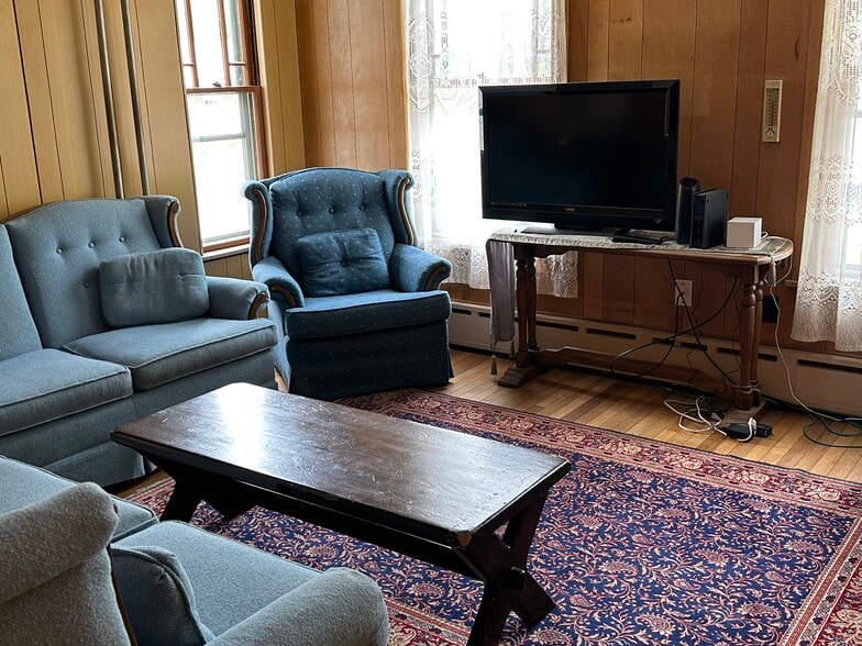 Building Photo - 5 Bayley Ave