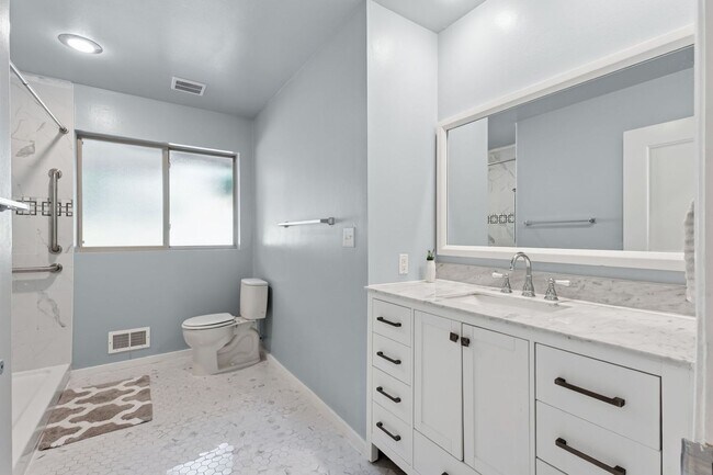 Building Photo - Mid-Century Gregory Heights 4 bedroom 2.25...