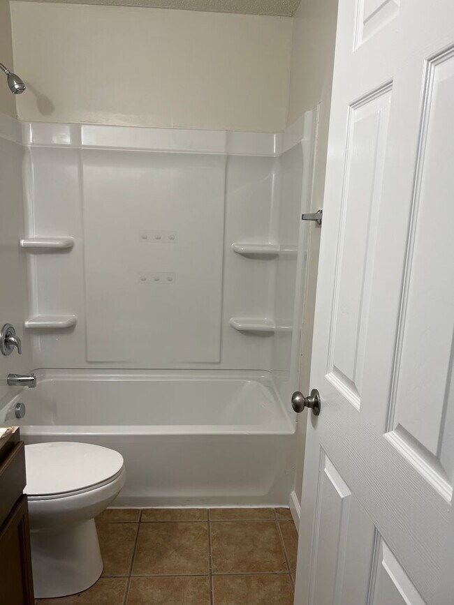 Building Photo - 4 bedroom rental home