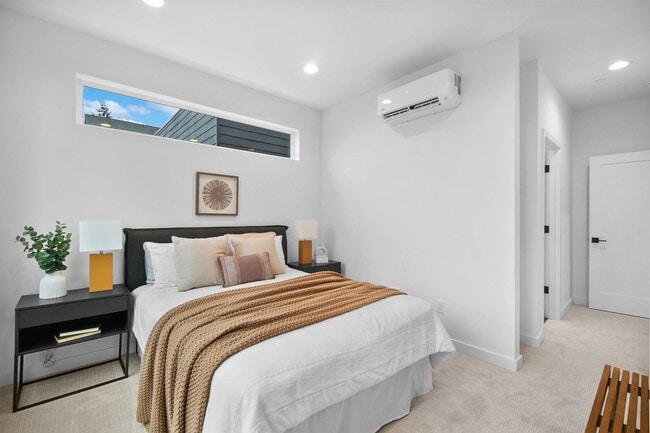 Building Photo - New Luxury Townhome in Seattle 2bed/2bath – Rooftop Deck, Pets OK