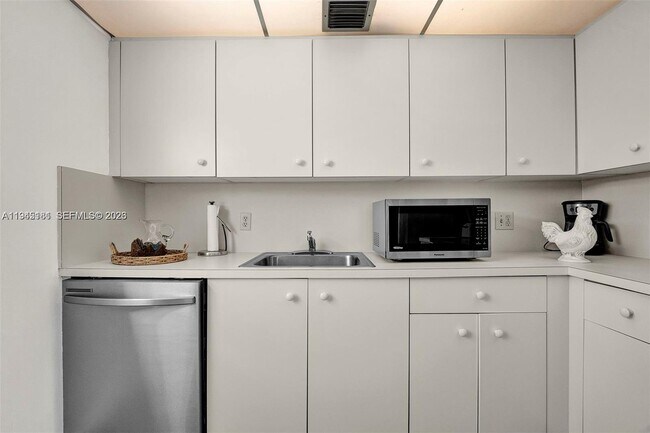 Building Photo - 400 SW 134th Way