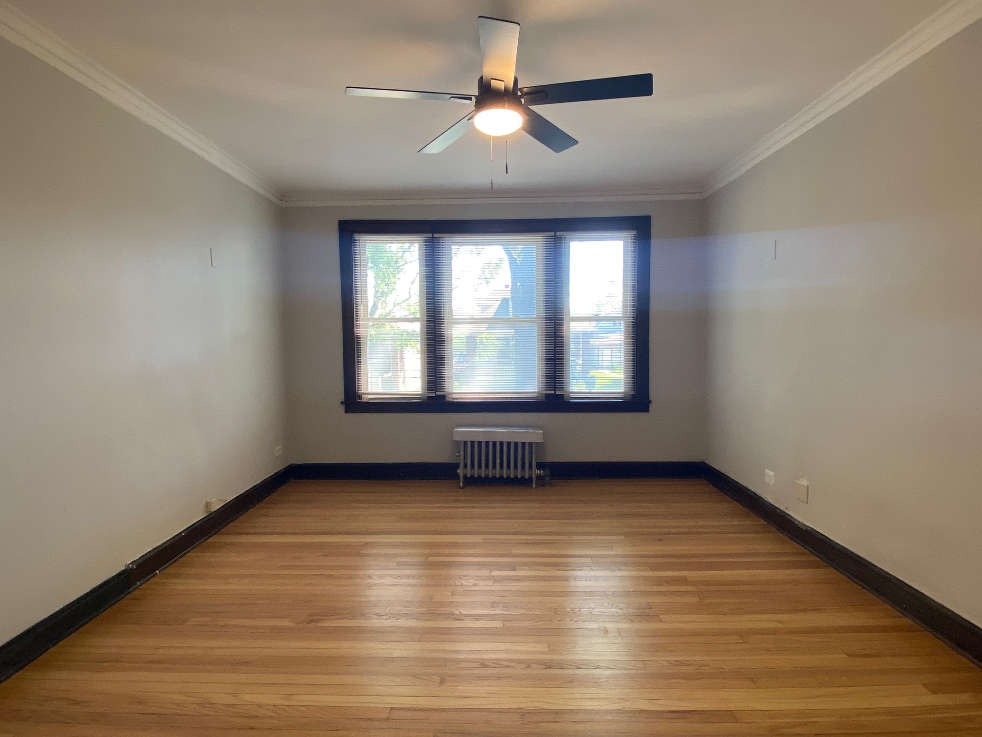 Building Photo - 5542 W Leland Ave