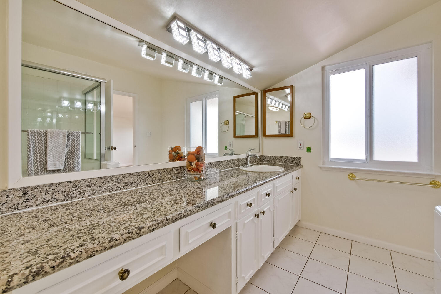 Building Photo - 255 Shearwater Is