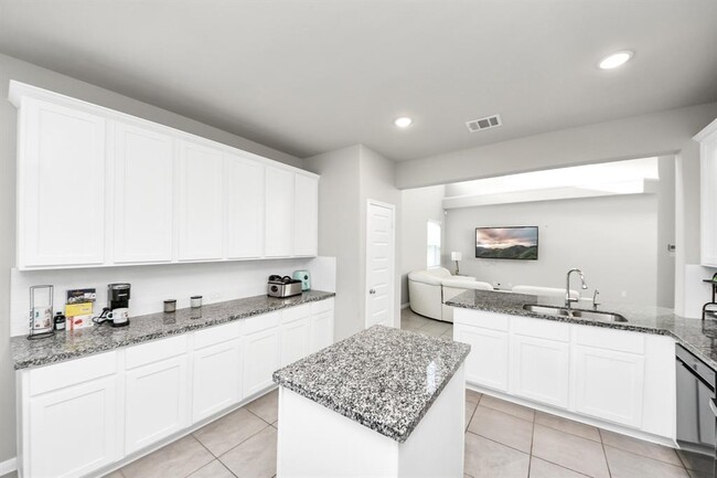 Building Photo - 6302 Prince Pl Dr