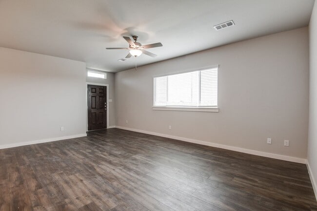 Building Photo - GORGEOUS 3 BEDROOM DUPLEX LOCATED IN MIDLOTHIAN ISD!