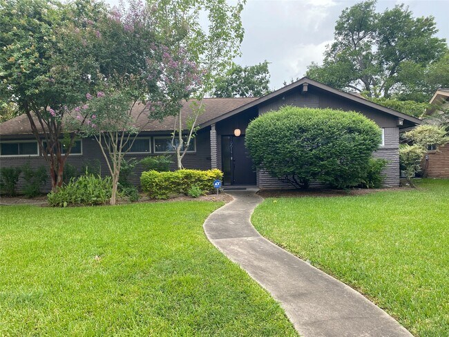 Primary Photo - 9614 Greenwillow Dr