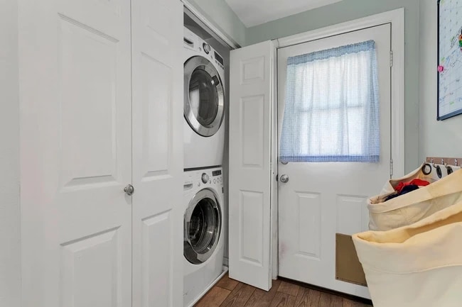 Building Photo - 227 Valle Vista Ave