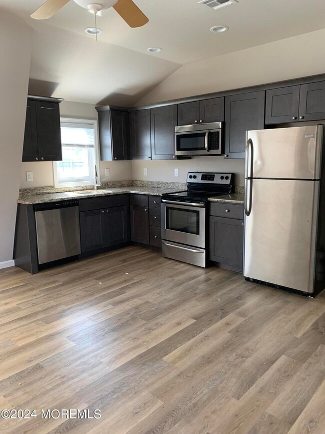 Building Photo - 207 Brinley Ave