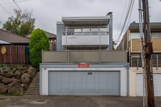 Building Photo - 2023